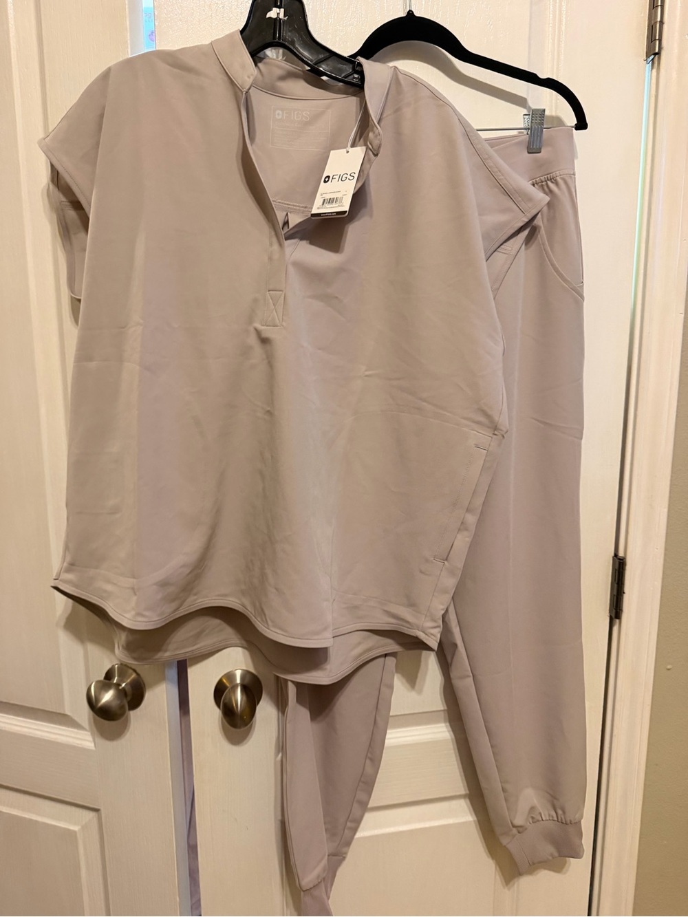 FIGS Women's Grey Jogger Set - Relaxed Top & Pants